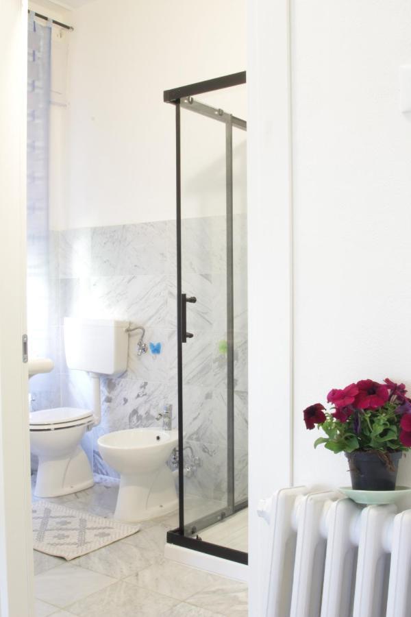Villa Chiara Affitta Camere カッラーラ エクステリア 写真