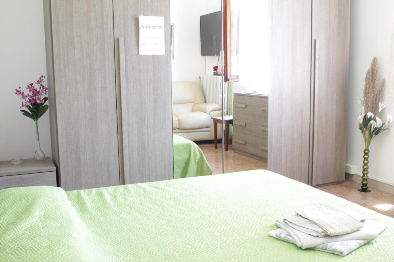 Villa Chiara Affitta Camere カッラーラ エクステリア 写真
