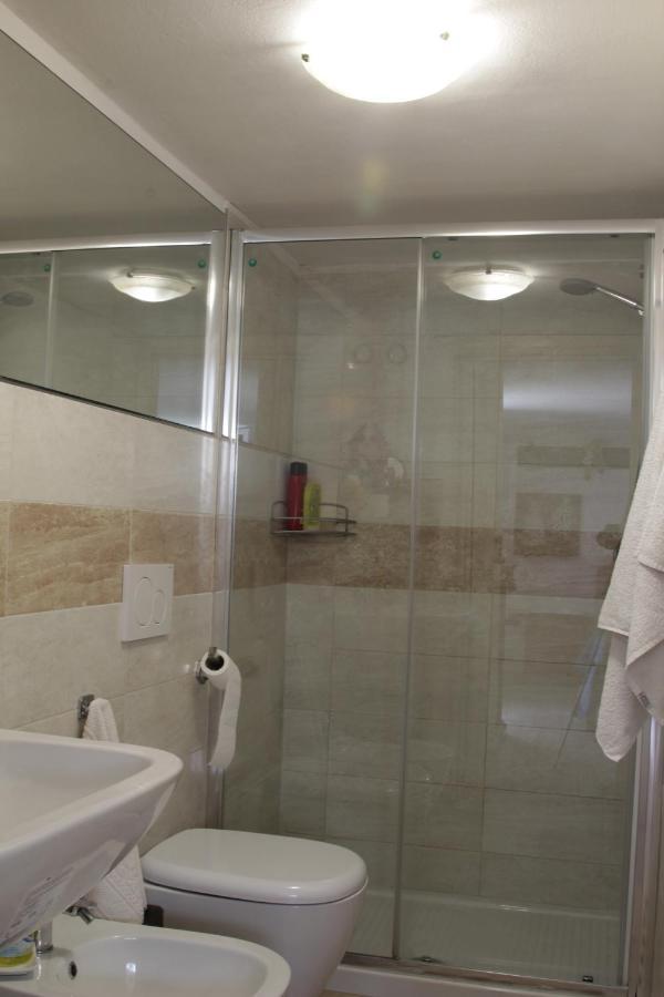 Villa Chiara Affitta Camere カッラーラ エクステリア 写真